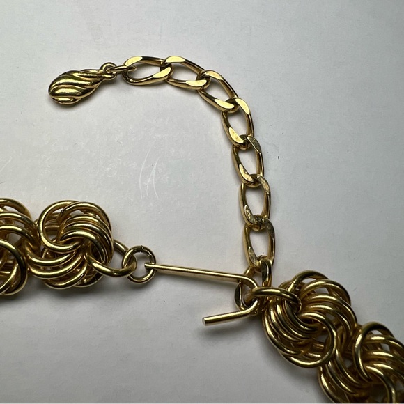 Vintage Polished Gold Tone Swirl Knot Link Necklace - Picture 3 of 4
